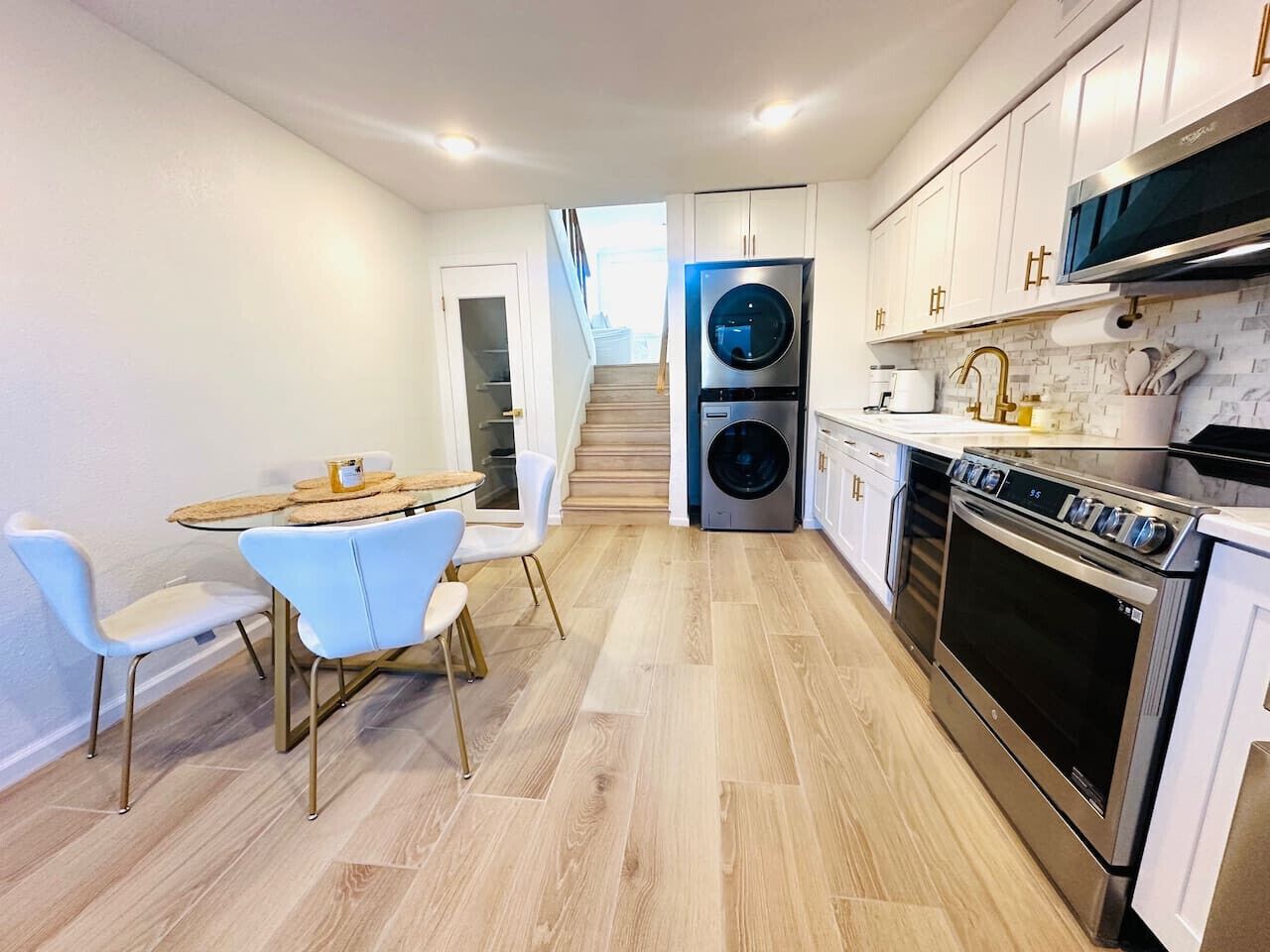 Fridge, microwave, oven, coffee/tea maker