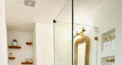 Cozy Multi-level Townhome South Tampa 2BD2BA
