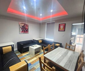 Dining - The Red Lounge Rooms Near Anfield (Liverpool)
