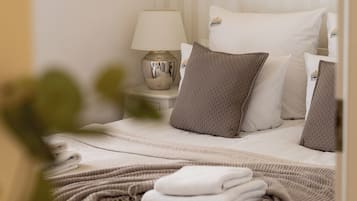 Deluxe Apartment, 2 Bedrooms | Individually decorated, individually furnished, free WiFi, bed sheets