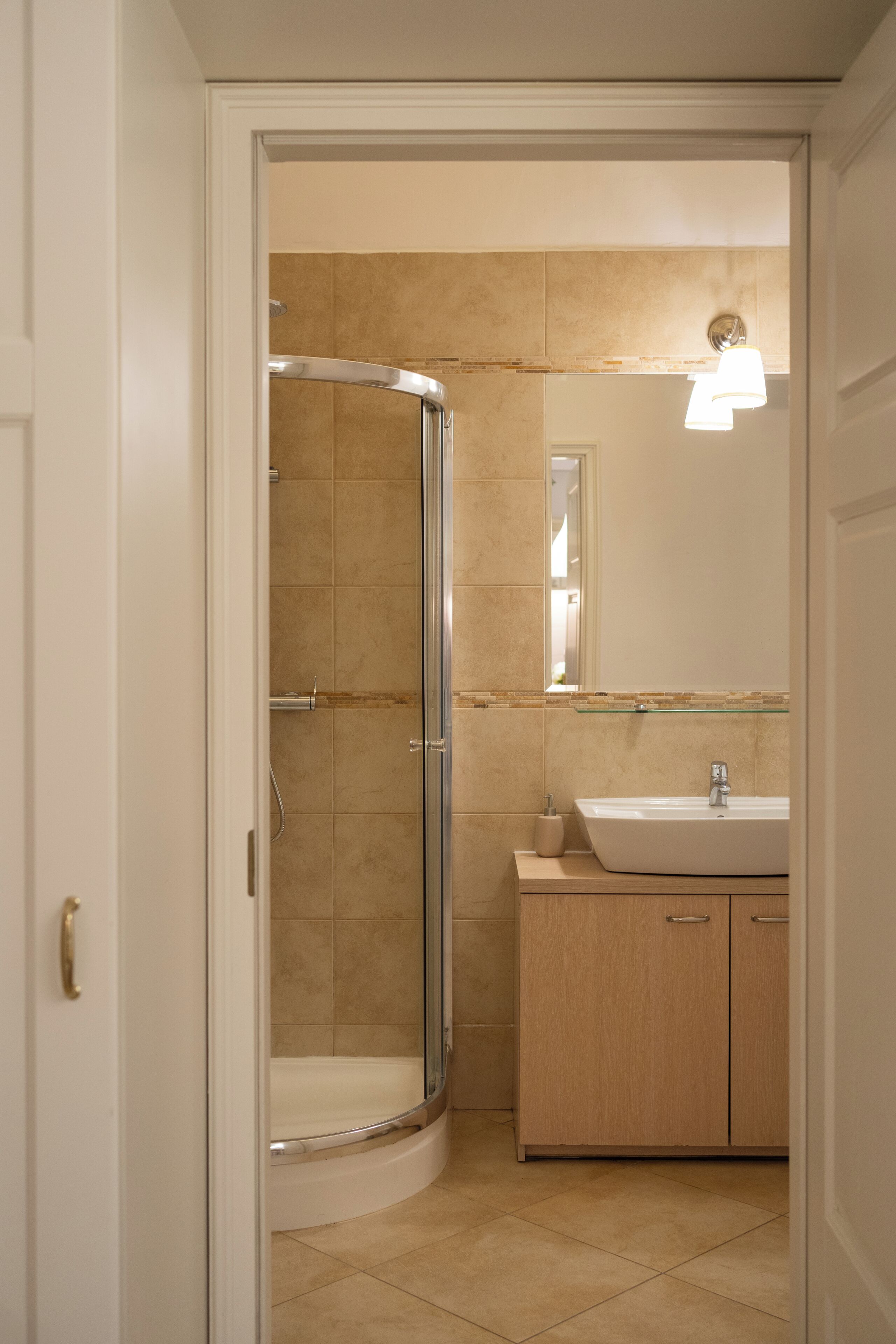 Deluxe Apartment, 2 Bedrooms | Bathroom | Shower, hair dryer, towels, soap