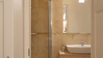 Deluxe Apartment, 2 Bedrooms | Bathroom | Shower, hair dryer, towels, soap