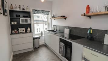 Ferienhaus | Eigene Küche | Kühlschrank, Mikrowelle, Geschirrspüler, Toaster