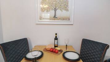 Cottage | Dining