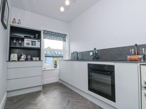 Dishwasher, cookware/dishes/utensils - Cuckoo's Nest (Whitby)