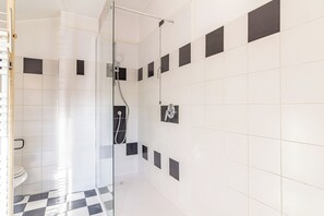 Shower, hair dryer, bidet, towels - Corte delizia by Houset (Biassono)