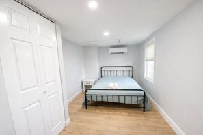 4 bedrooms, internet, bed sheets