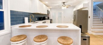 Spacious beach home, walk to shore