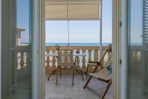 Interior - Apartment 'Topazio' with Sea View, Wi-Fi and Air Conditioning (San Vincenzo)