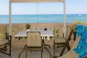 Outdoor dining - Apartment 'Topazio' with Sea View, Wi-Fi and Air Conditioning (San Vincenzo)