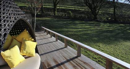 Cosy Annex for 2, Continental Breakfast daily, HotTub, WiFi, Heating