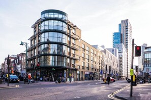 Exterior - Spacious Private Studio Apartment / Flat in Shoreditch Near Tower Bridge, London (London)