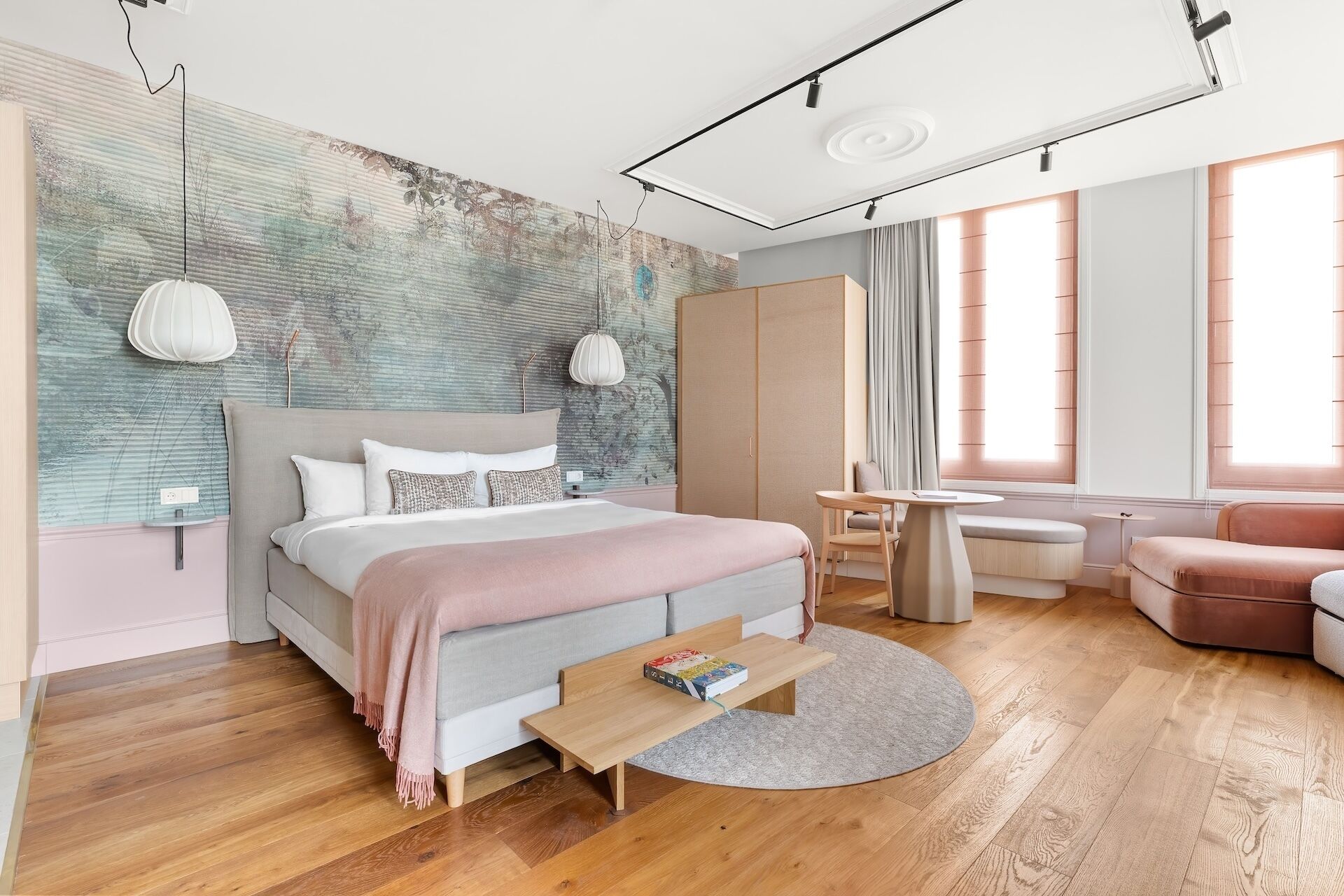 In-room safe, free WiFi