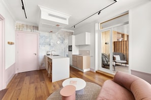Deluxe Apartment, 2 Bedrooms, Balcony, City View | Private kitchen | Espresso maker, electric kettle - Hotel Copper (Middelburg)