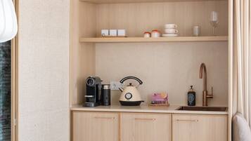 Deluxe Suite, Balcony, City View | Private kitchenette