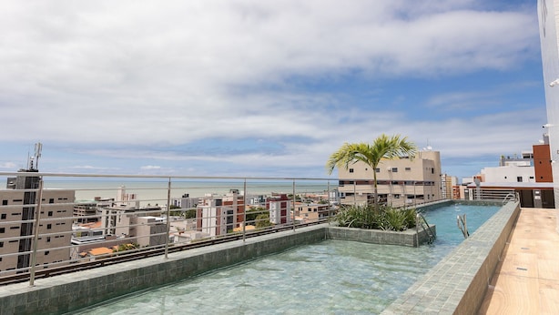 A rooftop pool with a view of the beach and cityscape. - Mindset #207 - Comfort and Location by Carpediem (João Pessoa)