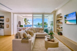 Smart TV - ®{Marbella~LUX~Sunsets} Beachfront+Pool+Families (Playa Juan Dolio)