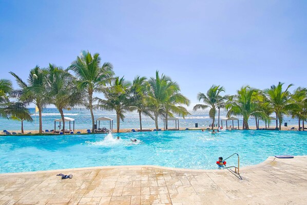 Pool - ®{Marbella~LUX~Sunsets} Beachfront+Pool+Families (Playa Juan Dolio)