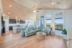 TV - Horizon House Stay. Relax. Repeat. (Port Aransas)