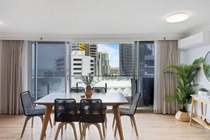 Dining - Oceans 14th Beachfront Resort style Living (Broadbeach)