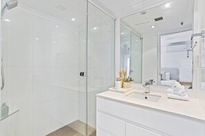 Hair dryer, towels - Oceans 14th Beachfront Resort style Living (Broadbeach)