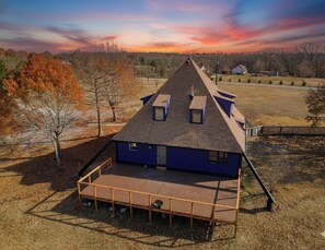 Exterior - Serene peaceful Purple Pyramid Escape 2 Bed 2 Bath (Van Alstyne)