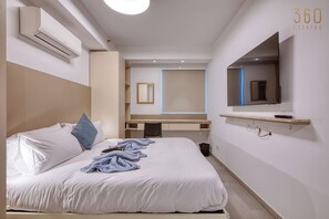 Desk, iron/ironing board, travel cot, WiFi - 1BR in St Julian’s | Minutes to Beach & Nightlife (St. Julian`s)