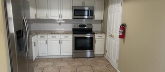 Modern Furnished Retreat Near Philly & Hospitals
