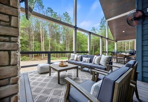 Outdoor dining - Foosball | Arcade Machine | Fire Pit | Hot Tub (Broken Bow)