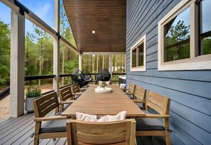 Outdoor dining - Foosball | Arcade Machine | Fire Pit | Hot Tub (Broken Bow)
