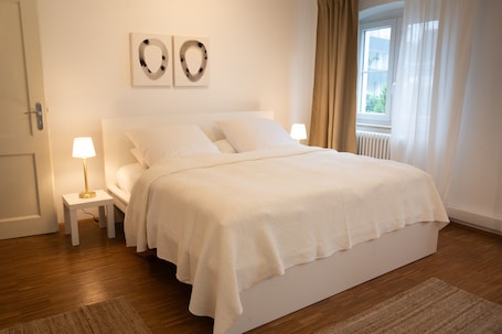 1 bedroom, iron/ironing board, WiFi, bed sheets. Charming Holiday Apartment for 2 Guests