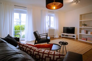 TV, stereo - Charming Holiday Apartment for 2 Guests (Ellwangen (Jagst))
