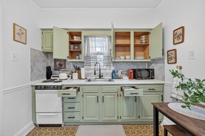 Fridge, microwave, oven, coffee/tea maker