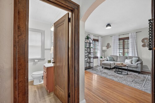 1br apt - heart of Uptown Maumee w/ Fiber WiFi. #3