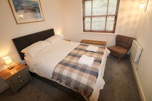 2 bedrooms, iron/ironing board, free WiFi, bed sheets - Cedarfell, a ground floor centrally located apartment in Keswick (Keswick)