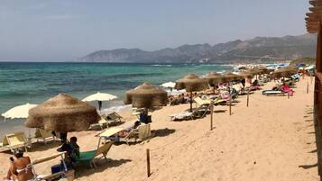 Una spiaggia nelle vicinanze