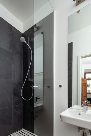 Habitación Confort doble, vistas a la ciudad | Baño