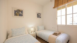 4 habitaciones, tabla de planchar con plancha, internet y ropa de cama 