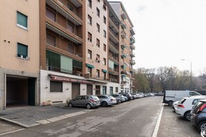 Exterior - GuestHost - A cozy and elegant 40 square meters apartment, perfect for four people, located on the second floor of a building without a lift.The property is strategically located, very close to the Istria M5 metro station: guests will be able to explore  (Milan)