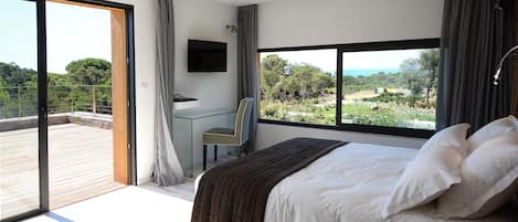 4 bedrooms, iron/ironing board, Internet, bed sheets