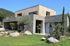 Exterior - Architect-designed 4-bedroom villa with pool in palombaggia with sea view (Porto-Vecchio)