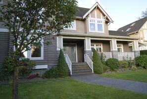 Unclassified image, 5 of 37, button