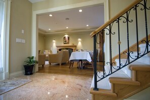 Unclassified image, 5 of 37, button - King bed, ensuite bathroom with shower (Vancouver)