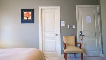 1 bedroom, in-room safe, iron/ironing board, free WiFi