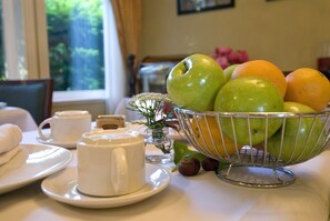 Unclassified image, 3 of 37, button - King bed, ensuite bathroom with shower (Vancouver)