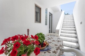 Outdoor dining - Trilocale Angela N°2 - Salento Reservation (Torre Suda)