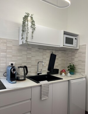 Fridge, microwave, stovetop, electric kettle - Sun House - Syracuse (Siracusa)