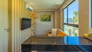 Căn hộ cơ bản | Khu phòng khách | TV 40-inch có truyền hình kỹ thuật số 