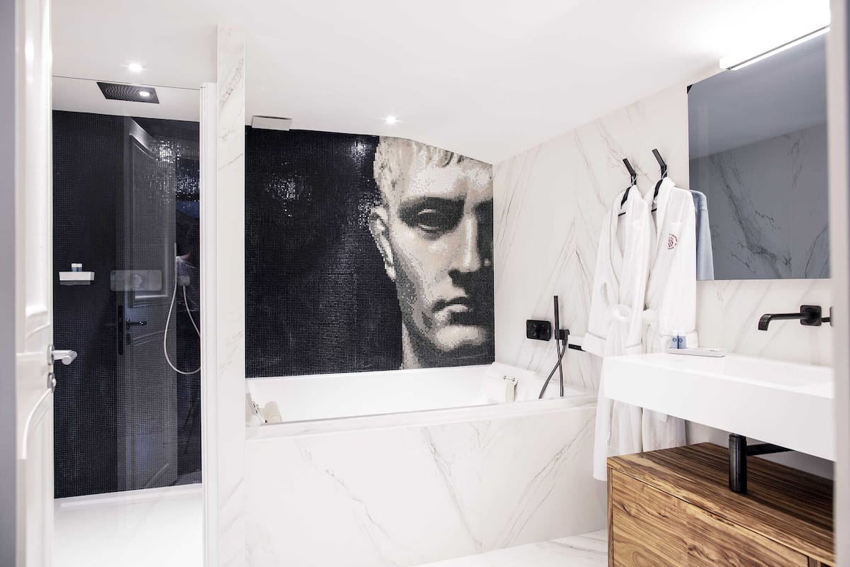 Luxury Double Room, Garden View | Bathroom | Separate bathtub and shower, free toiletries, towels, soap