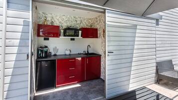 Fridge, microwave, stovetop, coffee/tea maker